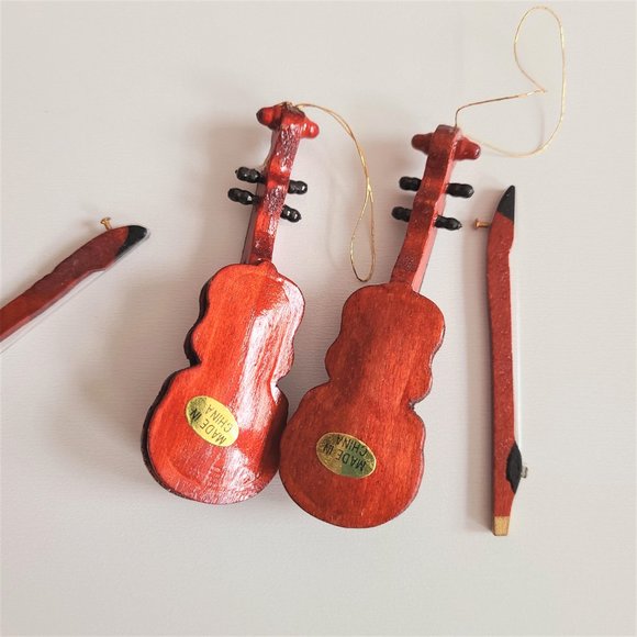 Wooden violins Christmas ornaments. - Picture 3 of 5
